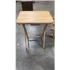 Image 3 : 4 FOLDING MAPLE TV TRAYS ON STAND