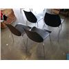 Image 3 : 4 BLACK STACKING DINING CHAIRS