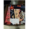 Image 2 : BOX OF BLANKETS AND SHEETS