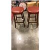 Image 1 : 2 LEATHER LOOK STOOLS