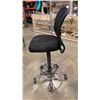 Image 2 : ADJUSTABLE HEIGHT OFFICE CHAIR