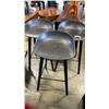Image 1 : 3 AS NEW BLACK STOOLS