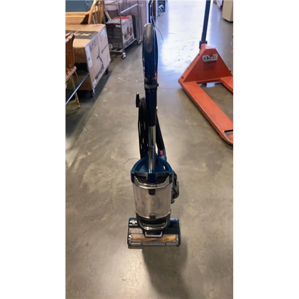 SHARK NAVIGATOR LIFT AWAY VACUUM WITH ACCESORY TESTED AND WORKING