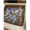 Image 3 : TRAY OF BLUE AND WHITE FIGURES