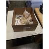 Image 1 : BOX OF SHELLS AND SHELL JEWELRY