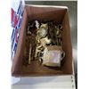 Image 2 : BOX OF BRASS COLLECTIBLES