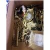 Image 3 : BOX OF BRASS COLLECTIBLES