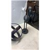 Image 8 : RUTHERFORD MANTLE CLOCK WITH DECORATIVE MIRROR FLAMINGO AND SPHERE