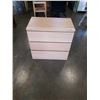 Image 1 : 3 DRAWER DRESSER
