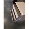 Image 3 : 3 DRAWER DRESSER