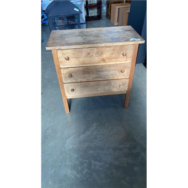 VICTORIAVILLE 3 DRAWER DRESSER