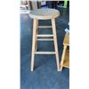 Image 2 : BAR STOOL, ENDTABLE, WALL ORGANIZER