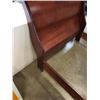 Image 6 : QUEEN SIZE SLEIGH BED FRAME