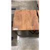 Image 3 : 2 SQUARE ENDTABLES
