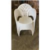 Image 1 : 6 STACKING WHITE PATIO CHAIRS
