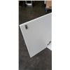 Image 5 : WHITE 2 DOOR LOCKING CABINET WITH KEY