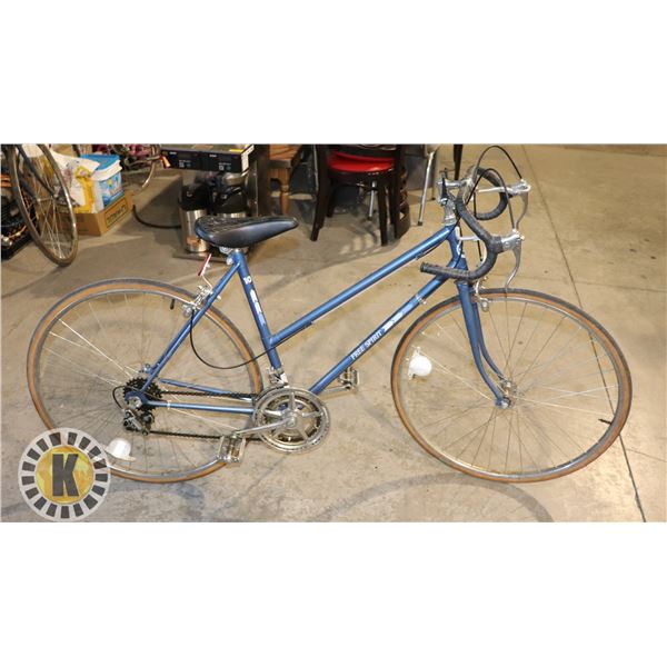 VINTAGE SEARS FREE SPIRIT WOMENS ROAD BIKE