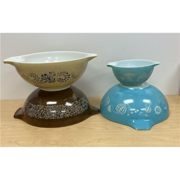 4 Pyrex Mixing Bowls - Mixed Lot Balloons Woodlands Etc. (3) 4 Quart (1) 1.5 Pt