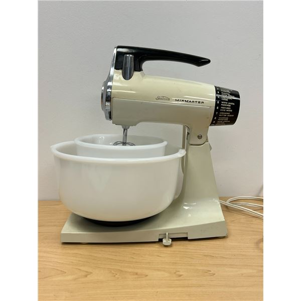 Vintage Sunbeam Mixmaster Kitchen Mixer With Bowls and One Beater