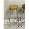 Image 2 : 2 Vintage Chrome Leg stools - Nice chrome and vinyl (approx: 27.5"T 11"W)