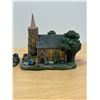 Image 2 : Thomas Kinkade Hawthorne Village Collection - Christmas Decor as pictured