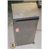 Image 1 : FROST STAINLESS STEEL GARBAGE CAN