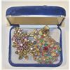 Image 1 : ESTATE VINTAGE BROOCHES IN BLUE VELVET BOX-ESTATE