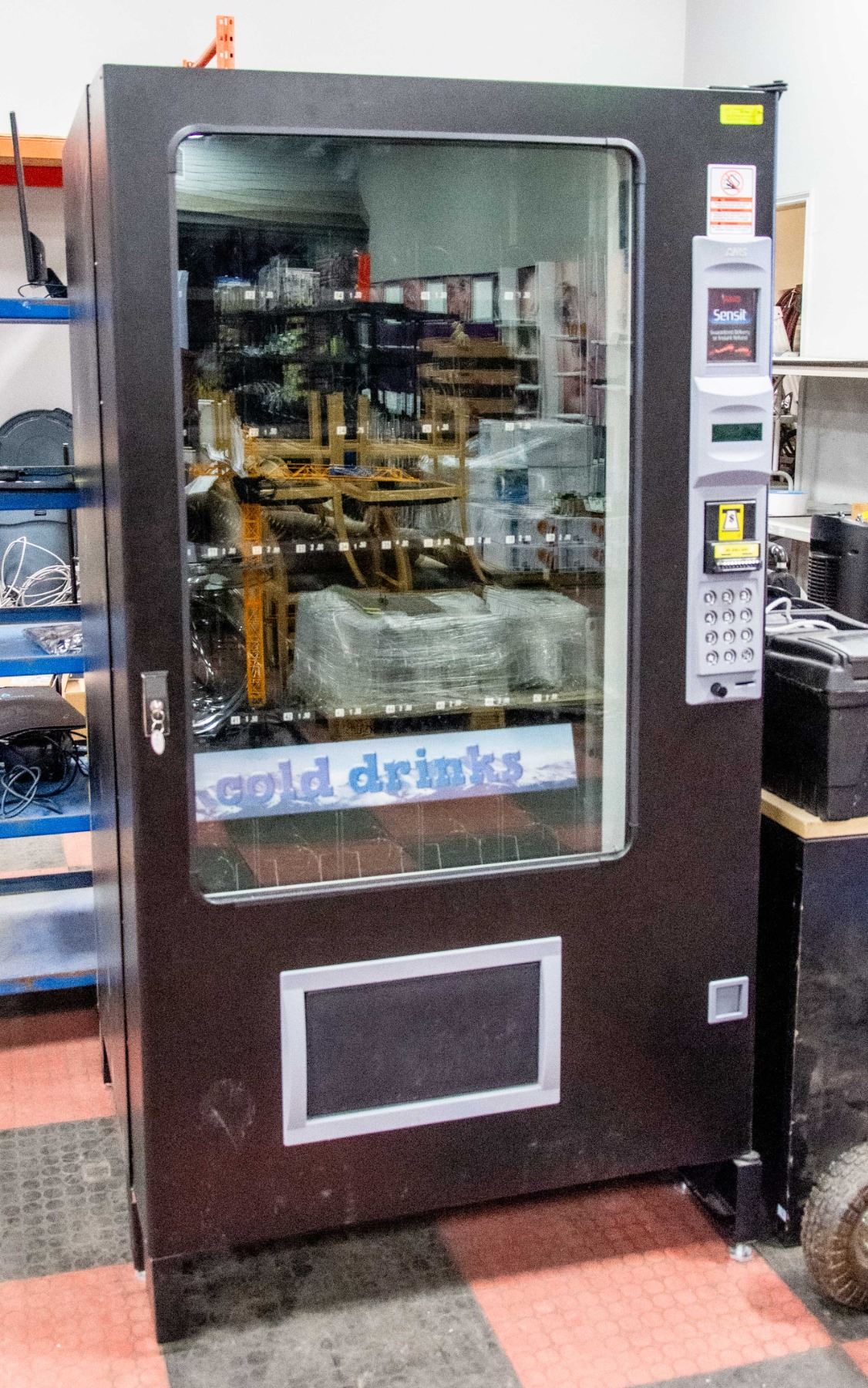 BAILIFF SEIZURE: VENDING MACHINE WITH KEYS H-72