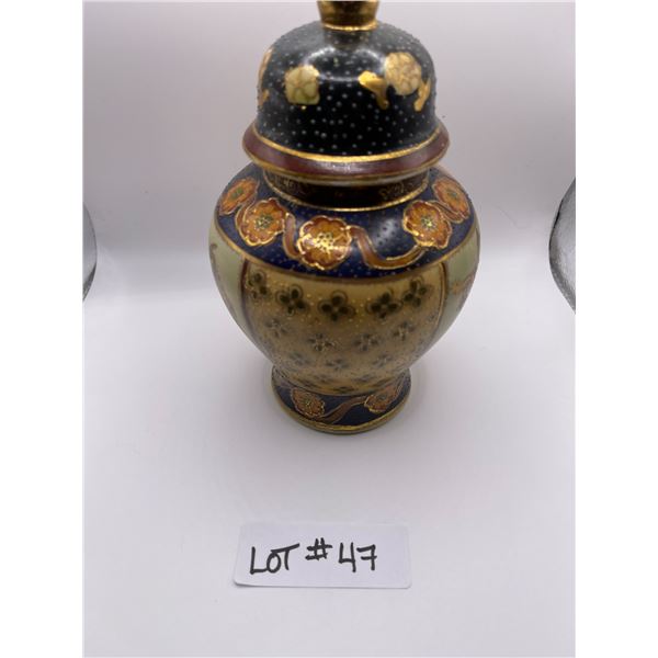 20th Century Chinese Urn 7.5H 4.5W