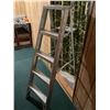 Image 2 : Step Ladder 5 Ft