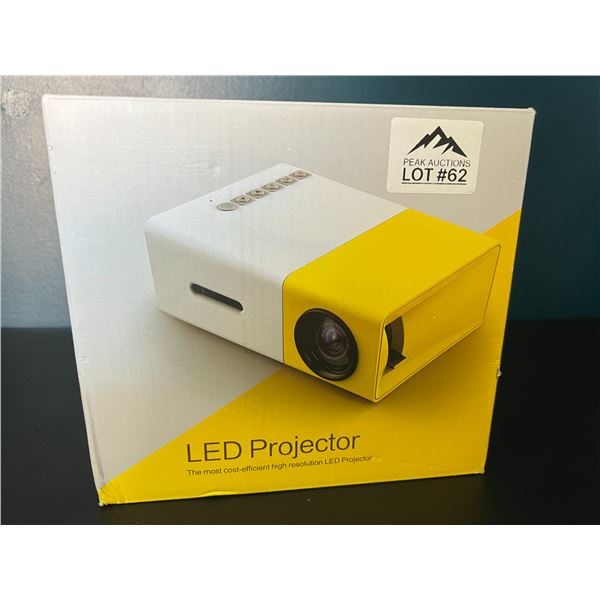 *NEW* Lot of 1 LED Mini Projector