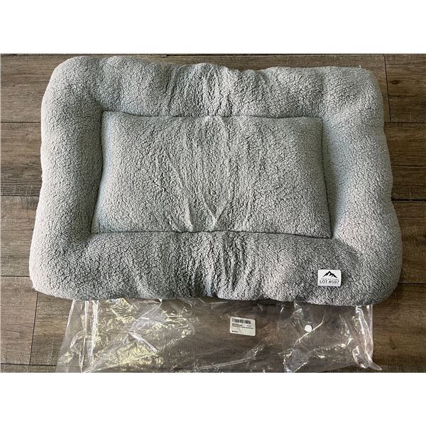 *NEW* Lot of 1 Plush Pet Bed (Grey)