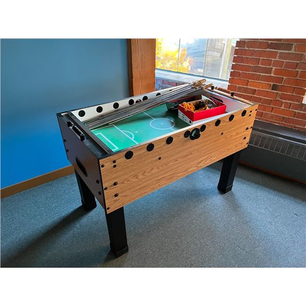 CARROM SPORTS FOOSBALL TABLE GAME (PROFESSIONAL TABLE, COMPLETE )