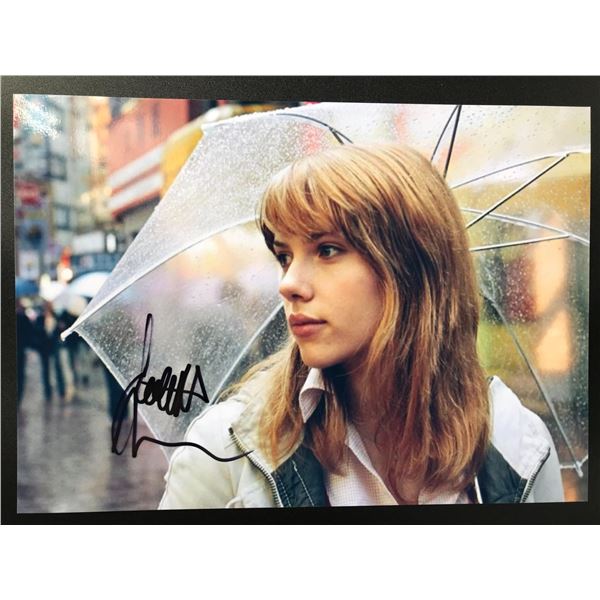 SCARLETT JOHANSON SIGNED 8 X 10 (RA COA)