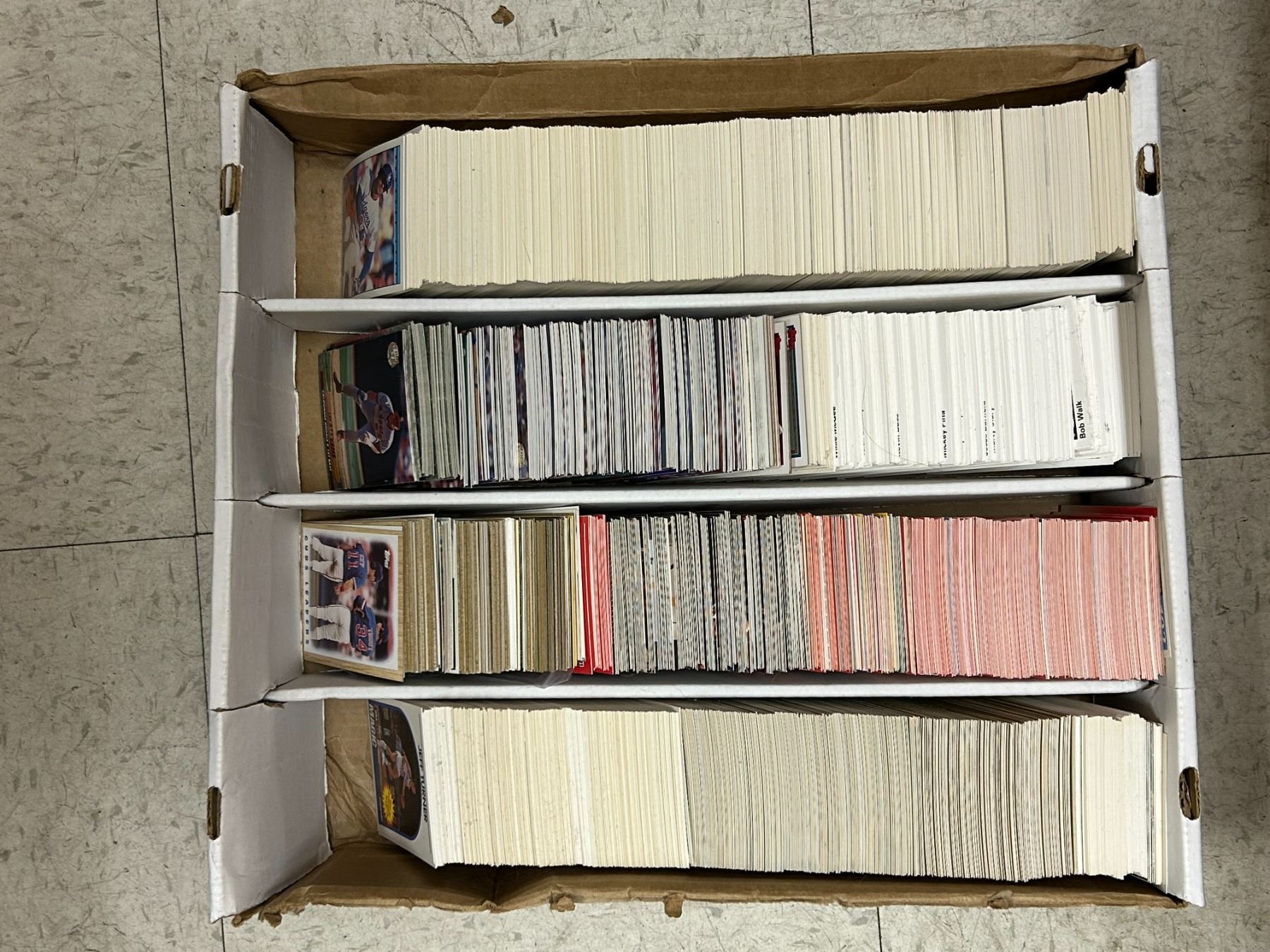 3000 Count Box 3000 COUNT BOX ASSORTED SPORTS CARDS