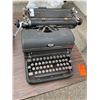 Image 1 : Royal Typewriter