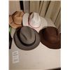 Image 7 : Men's Hats Cat A