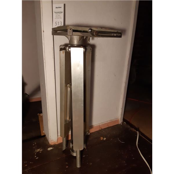 Bruneau's Pneumatic Tripod Cat B