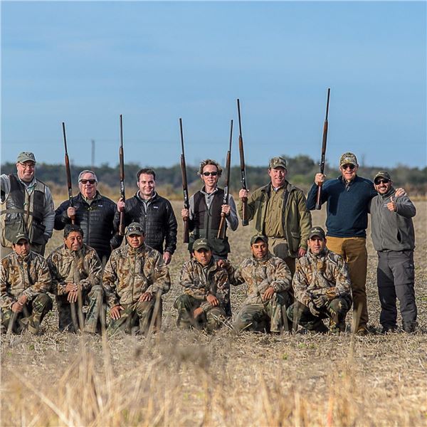 Dove Shooting in Argentina for Four Hunters David Denies