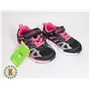 Image 1 : NEW SIZE 7 GIRLS SPARKLY SPORTS SHOE