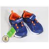 Image 1 : NEW SIZE 7 BOYS ATHLETICS SHOE