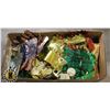 Image 1 : BOX OF VINTAGE ASSORTED CHRISTMAS DECORATIONS