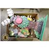 Image 1 : BOX OF ASSORTED VINTAGE CHRISTMAS DECORATIONS