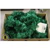 Image 1 : BOX OF VINTAGE GREEN MED GARLAND