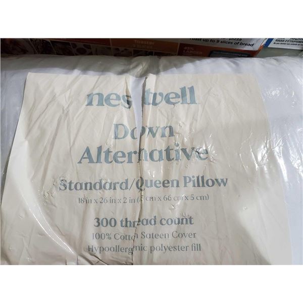 Nestwell Down Alternative Standard / Queen Pillow 300 Thread Count Hypoalergenic