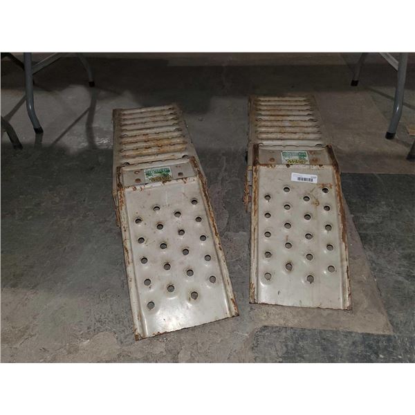 set of tri folding atv ramps