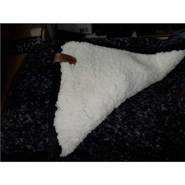 Roots Home reversable Blanket
