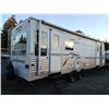 Image 12 : 0C --  2005 SPRINGDALE BY KEYSTONE APX 30FT TRAVEL TRAILER