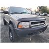 Image 12 : A12D --  2000 GMC SONOMA 4X4, Black/Brown, 206136 KM