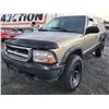 Image 6 : A12D --  2000 GMC SONOMA 4X4, Black/Brown, 206136 KM